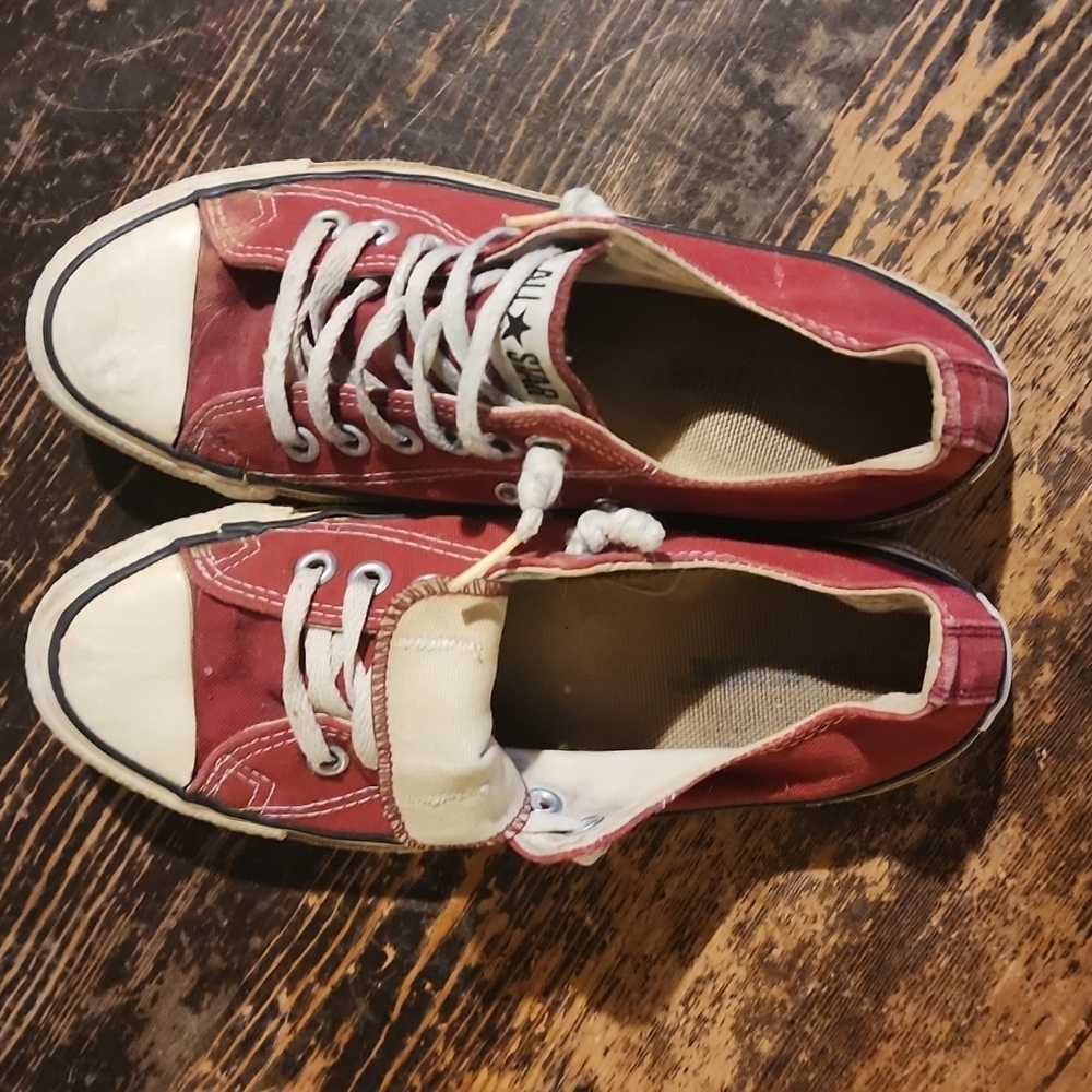 VINTAGE MADE IN USA converse  size 5.5 men or 7.5 women